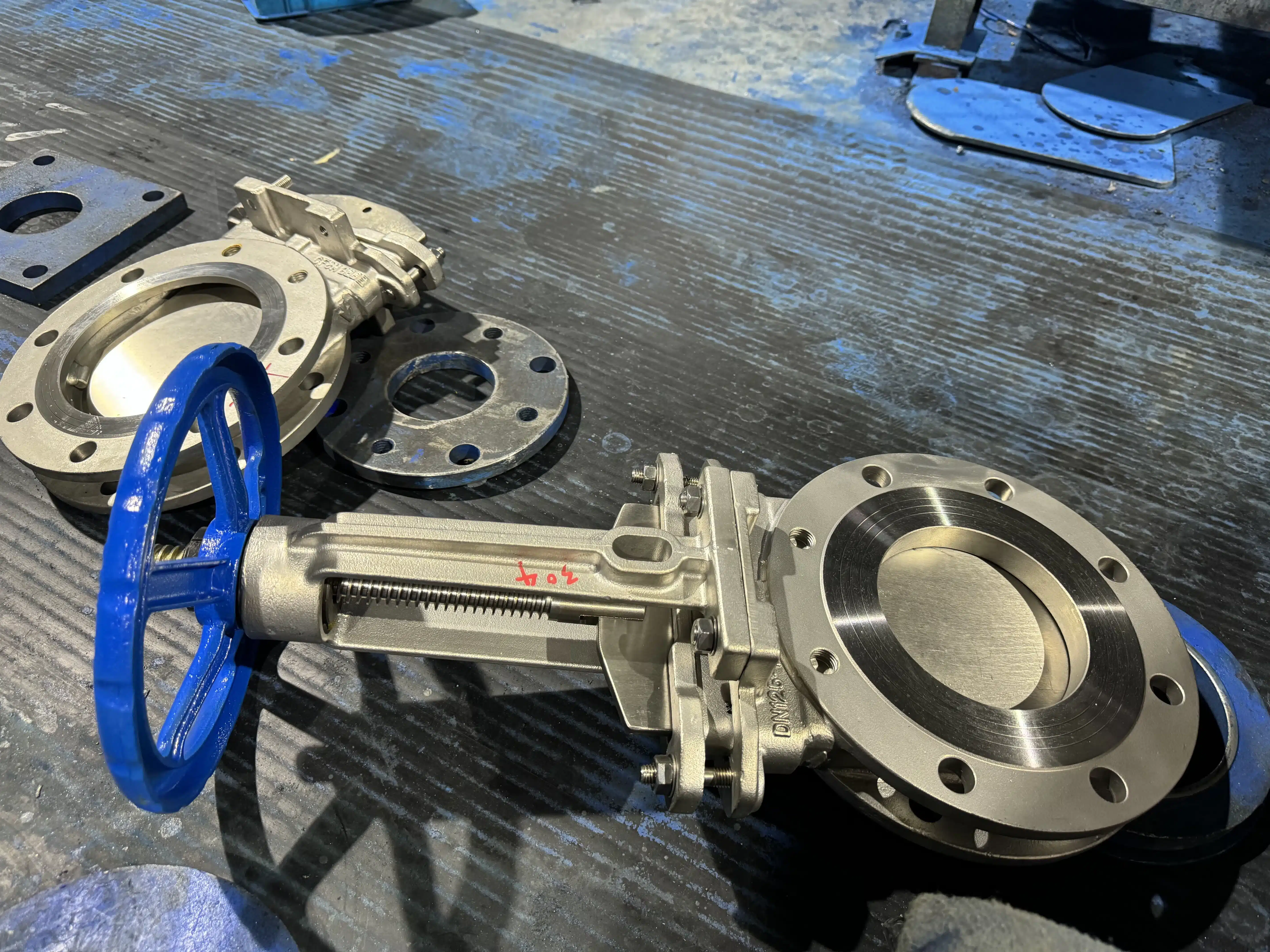 Knife gate valves used in mining, wastewater, and industrial slurry pipelines